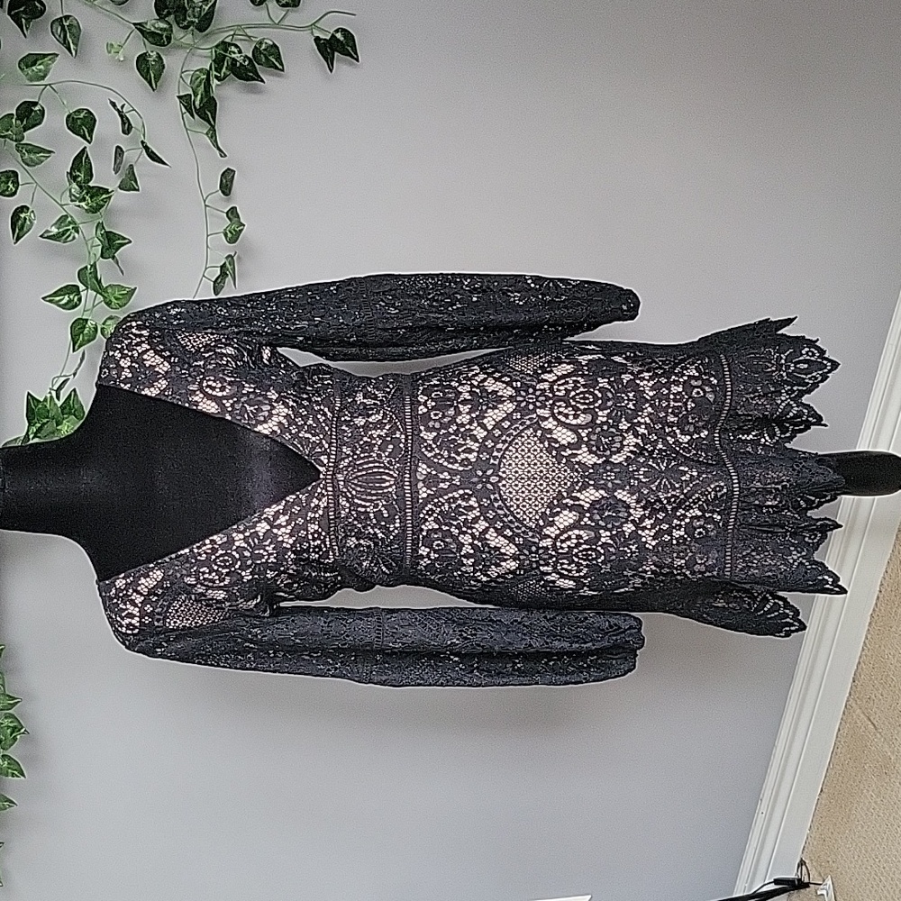 BB Dakota RSVP by Steve Madden "That's Deep" lace dress
